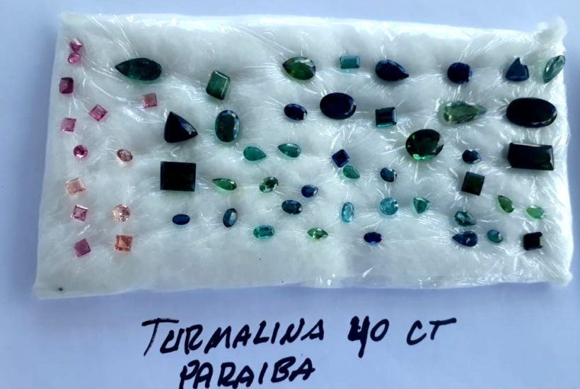 Pedras e minerais turmalina