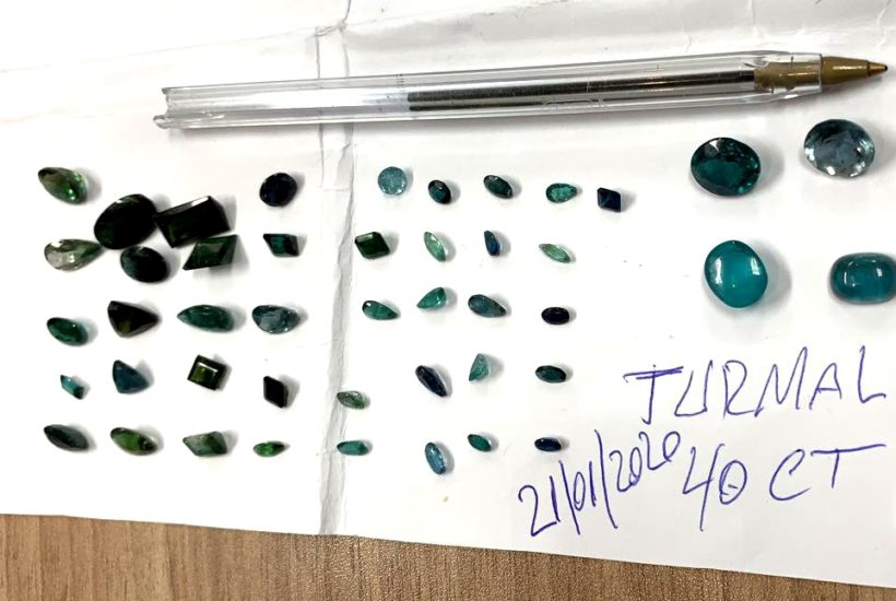 Pedras e minerais 1 turmalina