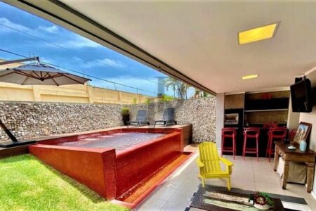 CASA EM CONDOMÍNIO NAS DUNAS COM 3 SUÍTES, DECK PRIVATIVO E VARANDA GOURMET-1